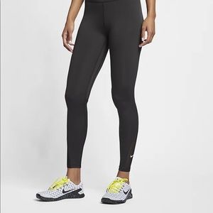 The Nike One Tights Mesh Large Black
